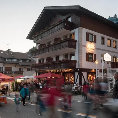 La Tambra - With Restaurant Santa Cristina Val Gardena