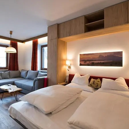 Lejlighedshotel La Tambra - With Restaurant Santa Cristina Val Gardena