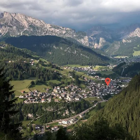 La Tambra - With Restaurant מלון דירות Santa Cristina Val Gardena